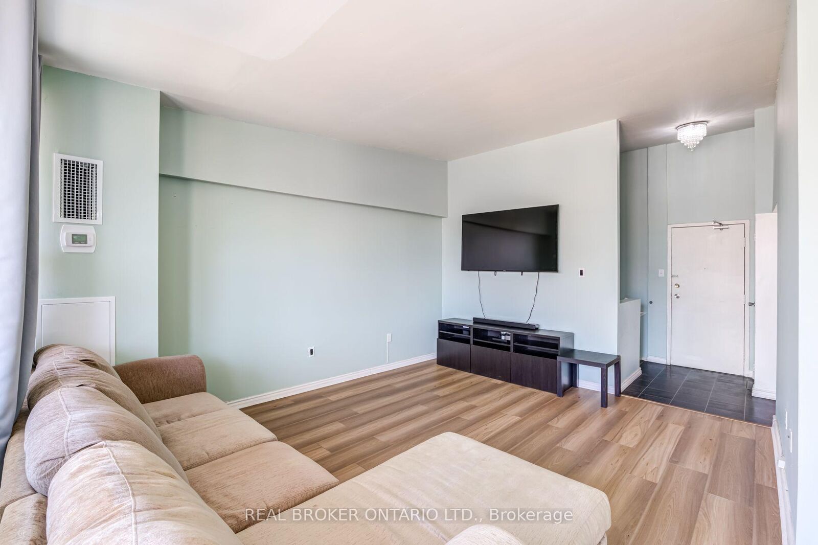 Property Photo:  4060 Lawrence Avenue E 402  ON M1E 4V4 