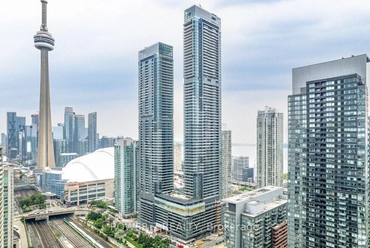 Property Photo:  3 Concord Cityplace Way 4506  ON M5V 0X4 