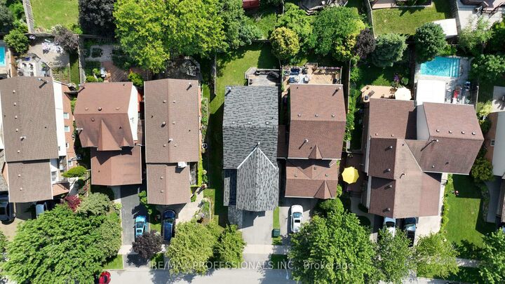 Property Photo: 2178 Madden Boulevard ON L6H 3M2