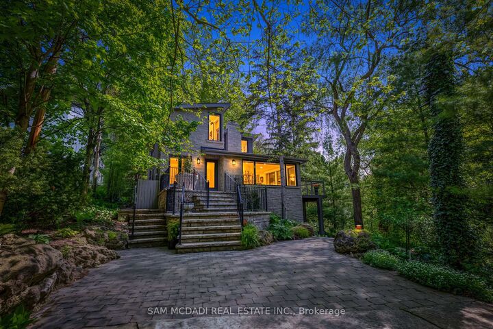1273 Queen Victoria Avenue — photo 1