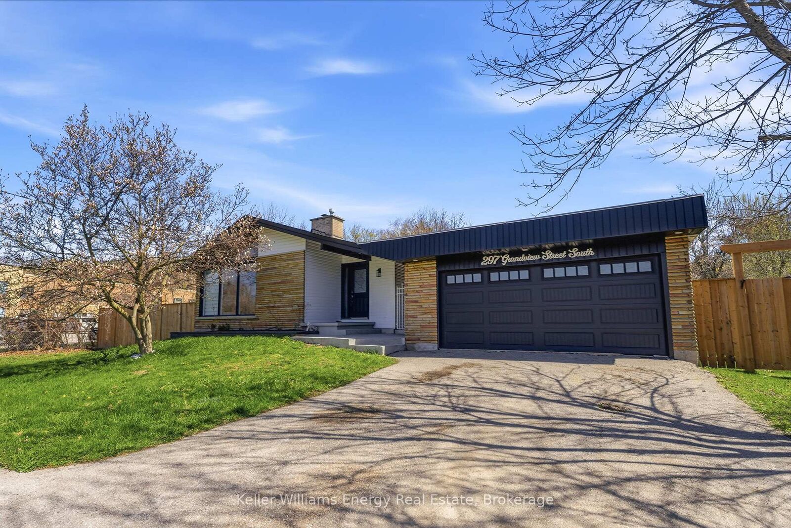 Property Photo: 297 Grandview Street S ON L1H 7C6