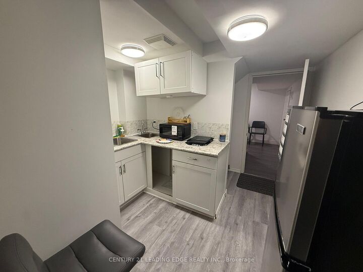 Property Photo:  47 Kirkland Place Lower  ON L1P 1X3 