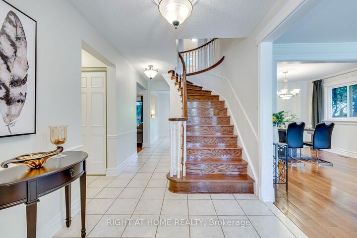 Property Photo: 1025 Vanier Drive ON L5H 4B2