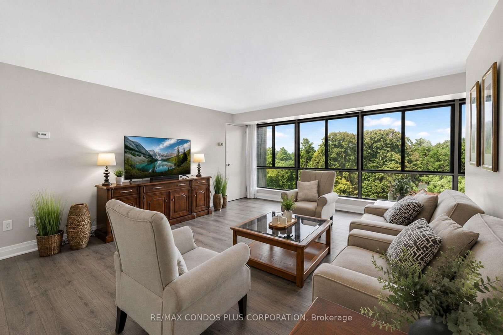 Property Photo:  1400 Dixie Road 601  ON L5E 3E1 