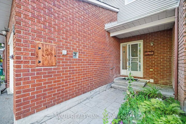 Property Photo: 63 Armadale Crescent ON K2J 3Z3