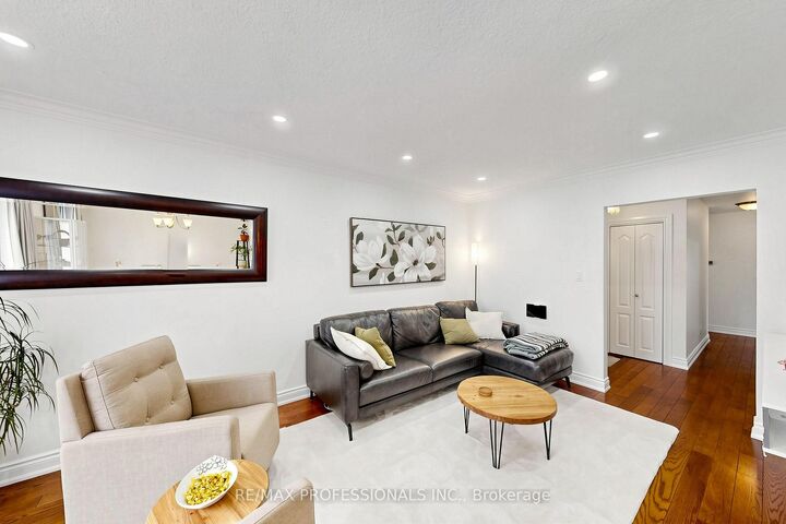 Property Photo: 17 Barwell Crescent ON M9W 2W4
