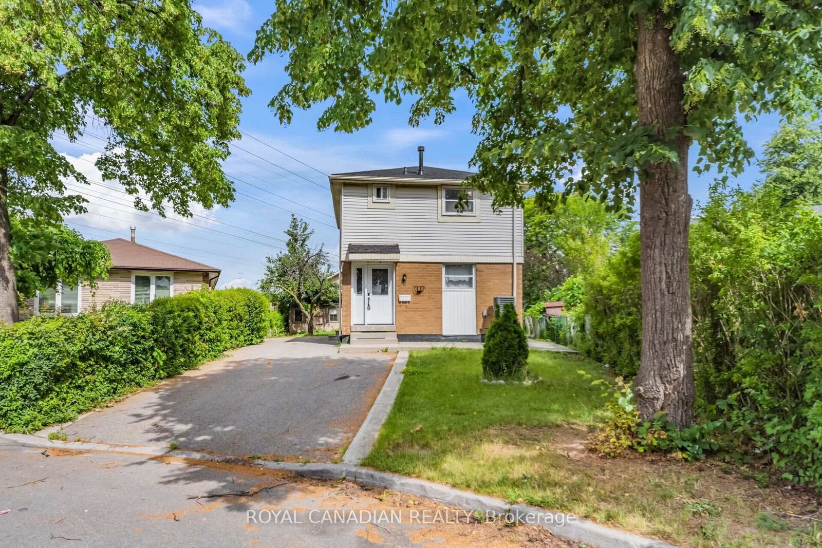 Property Photo: 6 Damascus Drive ON M9V 4G1