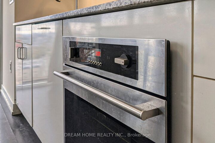 Property Photo: 426 University Avenue Ph310 ON M5G 1S9