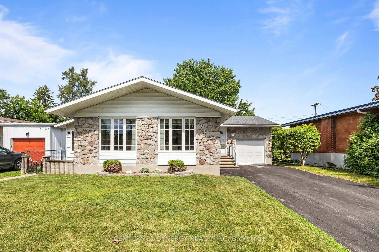 Property Photo:  2201 Haig Drive  ON K1G 2L3 