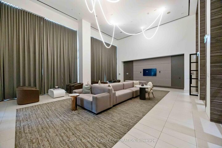 Property Photo:  39 Roehampton Avenue 3103  ON M4P 0G1 