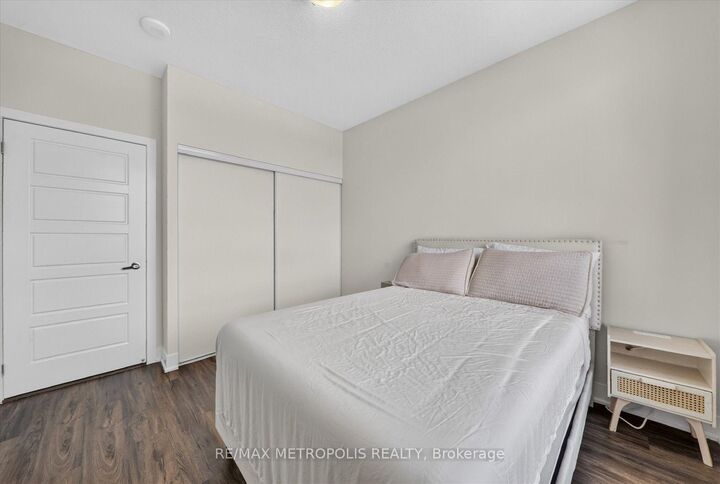 Property Photo: 7 Kenaston Gardens 619 ON M2K 1G7