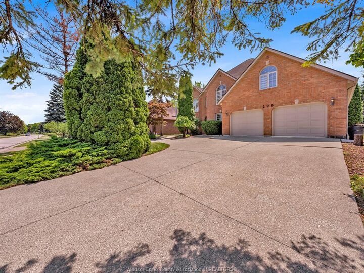 Property Photo: 299 Russel Woods Drive ON N8N 4K4