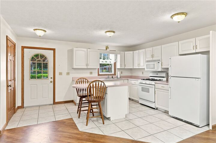 Property Photo:  635 Cohasset  PA 16148 