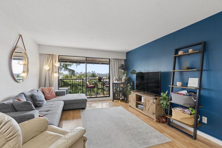 Property Photo: 252 W 2nd Street 304 BC V7M 1C8
