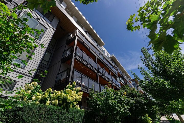 Property Photo: 707 Como Lake Avenue 206 BC V3J 0J5