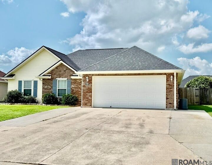 Property Photo:  321 Galvez Lane  LA 70363 