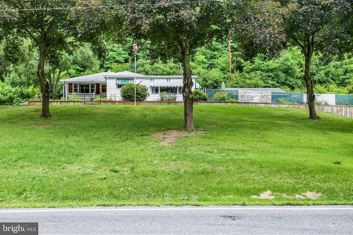 Property Photo:  111 Juniata Parkway E  PA 17074 