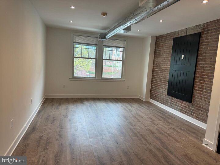 Property Photo: 2647 Connecticut Avenue 2647 NW 200 DC 20008