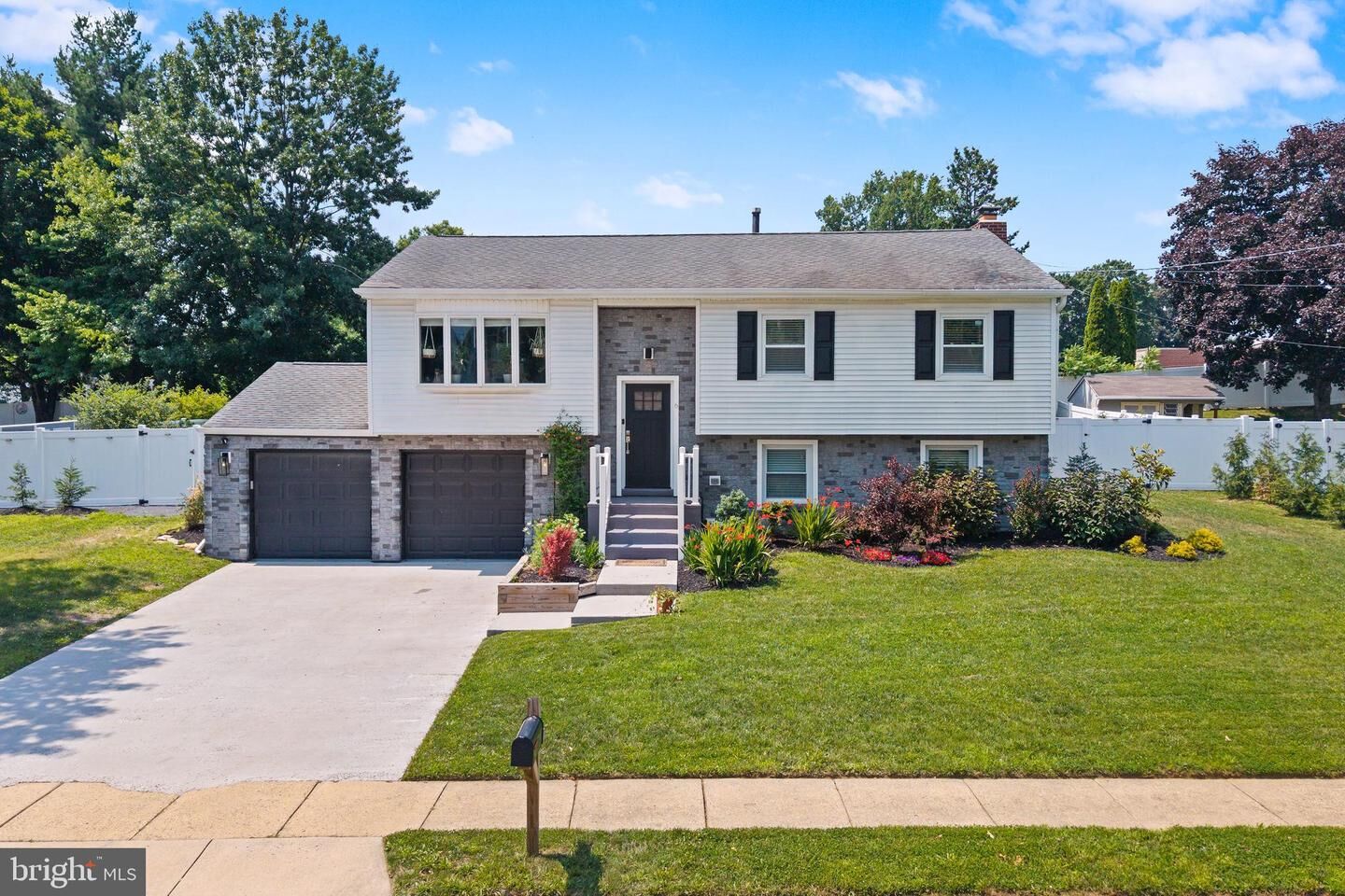 Property Photo:  6 Independence Drive  NJ 08505 