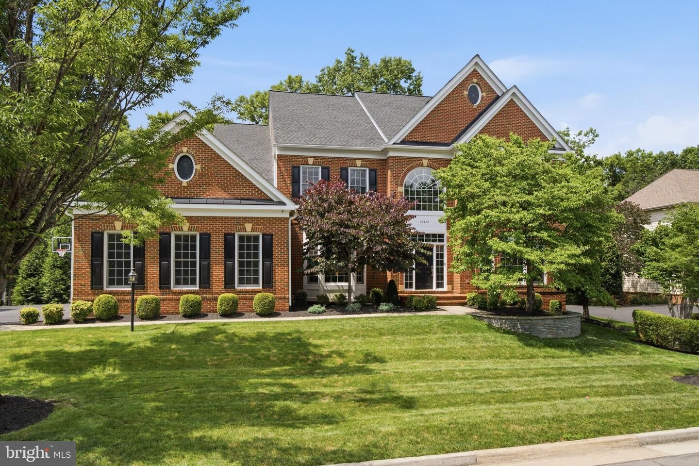 Property Photo: 43274 Fieldsview Court VA 20176