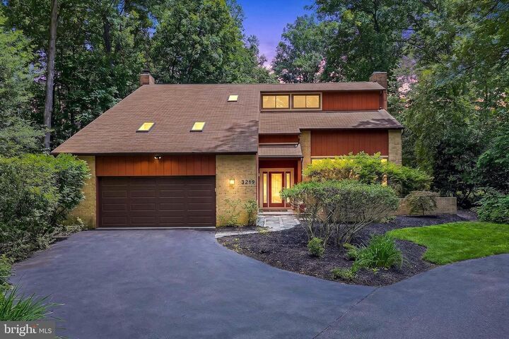 Property Photo: 3219 Foxvale Drive VA 22124