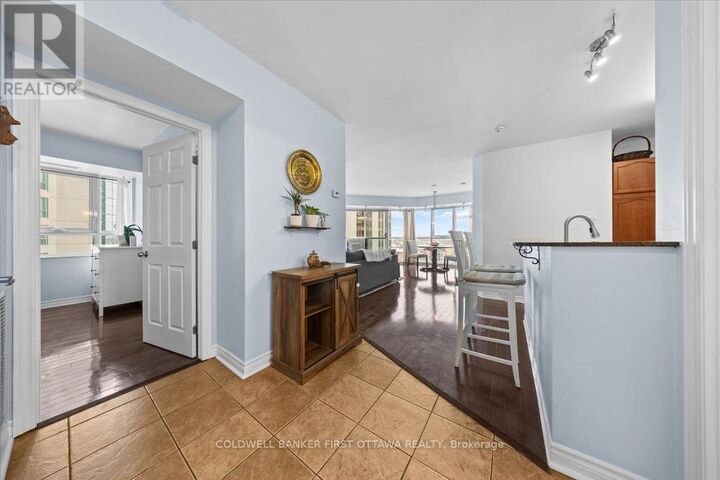 Property Photo:  445 Laurier Avenue West 1401  ON K1N 6R4 