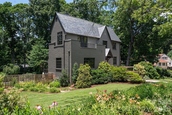 Property Photo:  21 Lynwood Road  NC 28804 