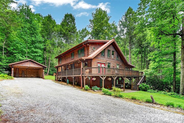 Property Photo: 664 Paxton Creek Road NC 28752