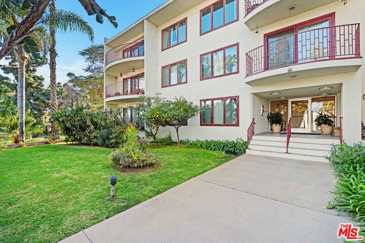 Property Photo: 3407 Huxley St CA 90027