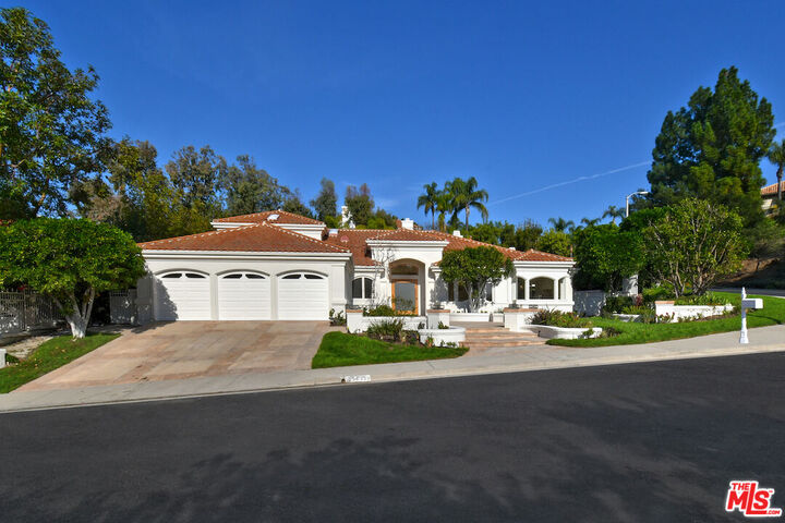 Property Photo: 25605 Melbourne Ct CA 91302