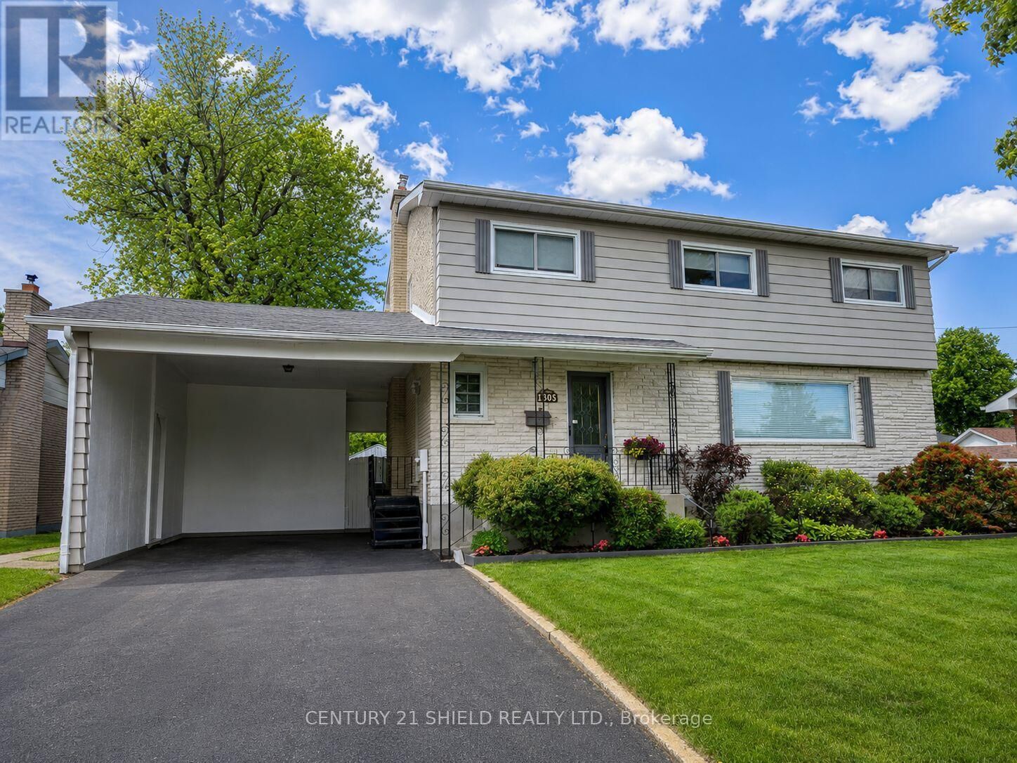 Property Photo: 1305 Osborne Avenue ON K6J 1L3