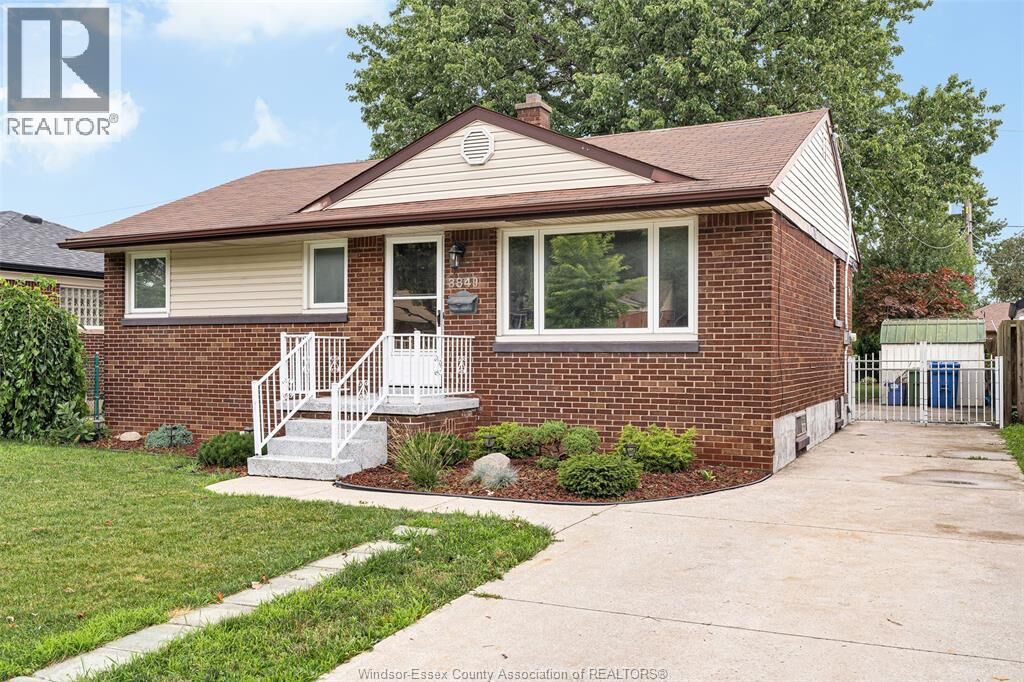 Property Photo: 3849 Hillcrest ON N9C 2E4