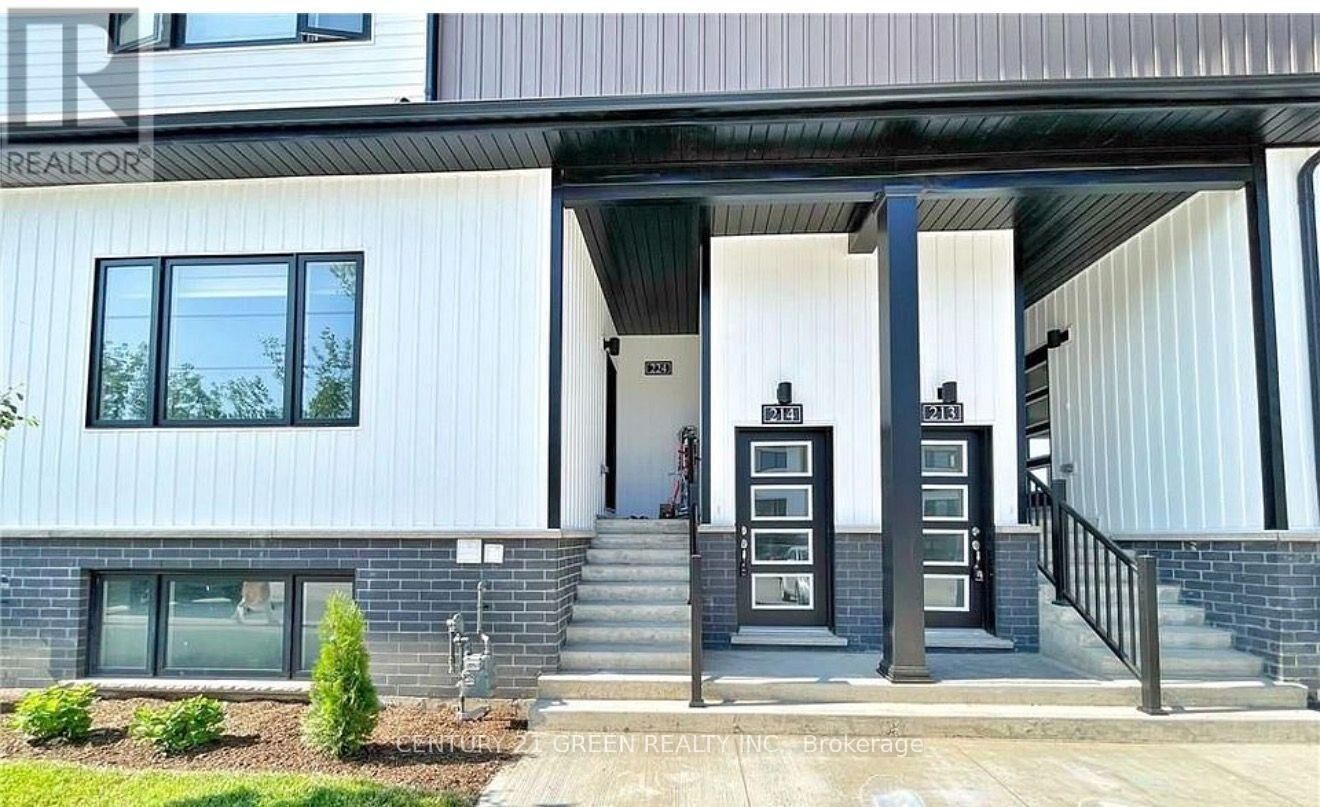 Property Photo: 4263 Fourth Avenue 214 ON L2E 0C2