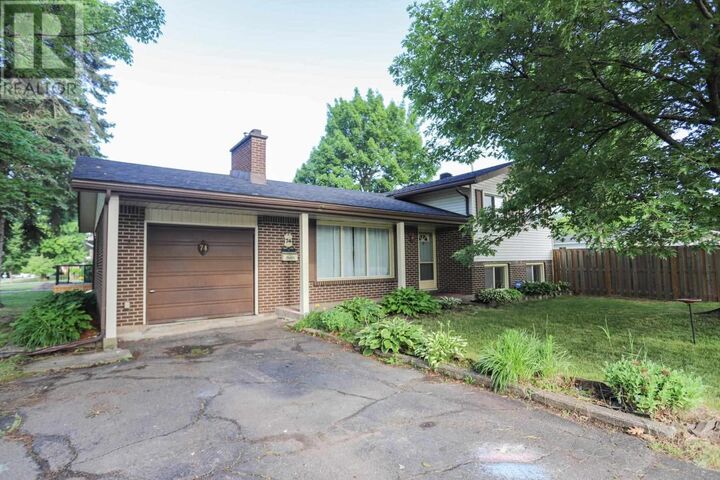 Property Photo: 74 Grandriver Cres ON P6B 3S1