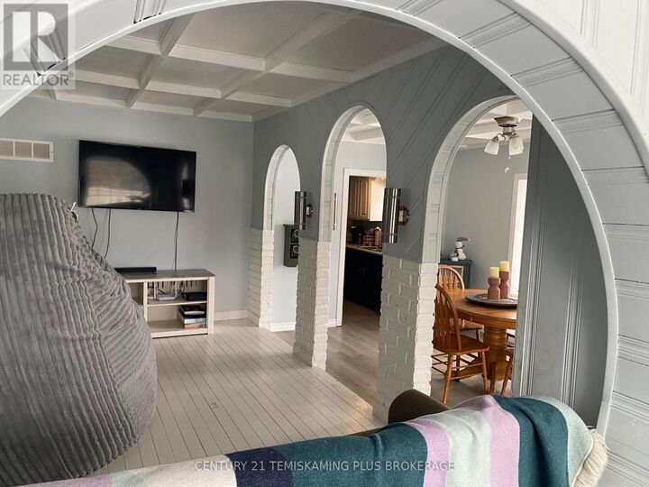 Property Photo: 31 Grandview Avenue ON P0J 1C0
