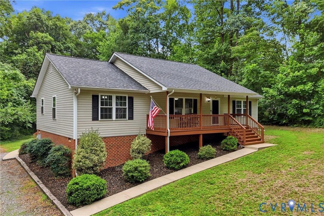 Property Photo: 10009 Holly Road VA 23116