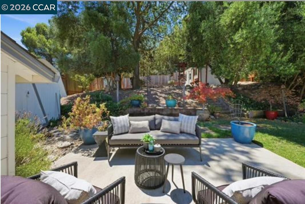 Property Photo:  210 Vista Way  CA 94553 