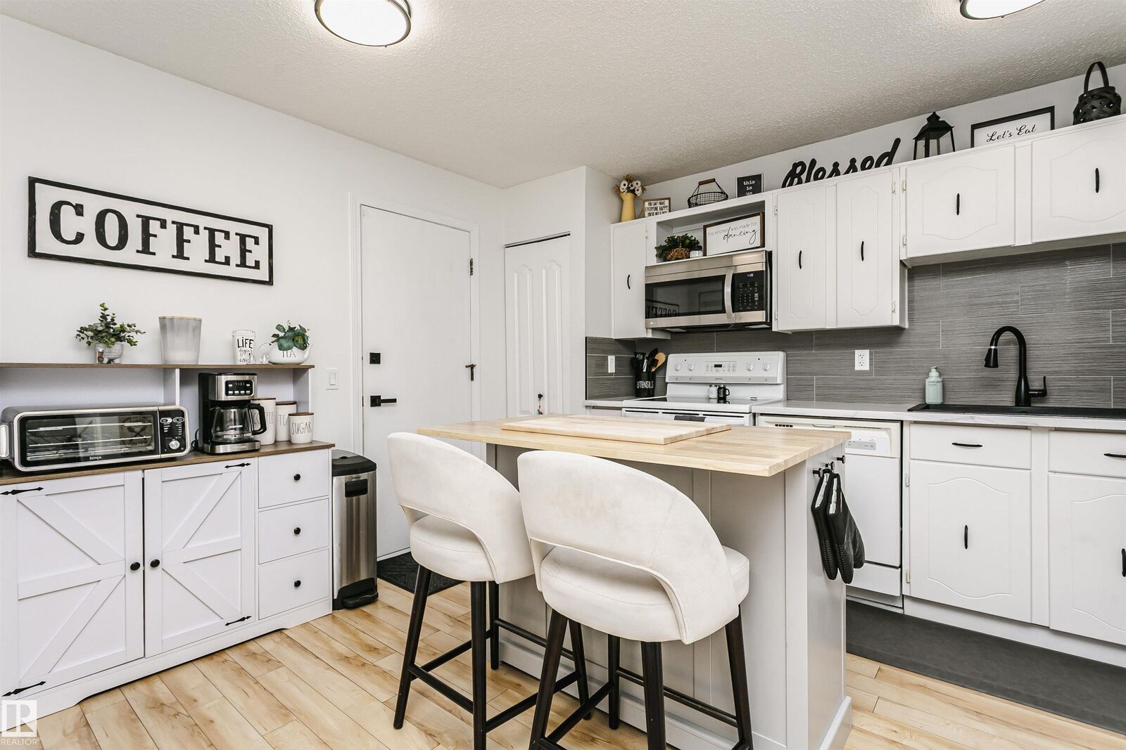 Property Photo: 106 Forest Grove AB T8N 3K6