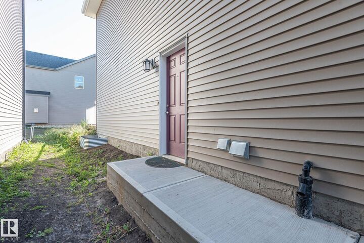 Property Photo:  2635 Donaghey Crescent SW  AB T6W 4T1 