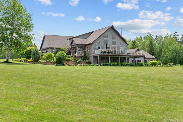 660 Saint Charles Sud Road — photo 1