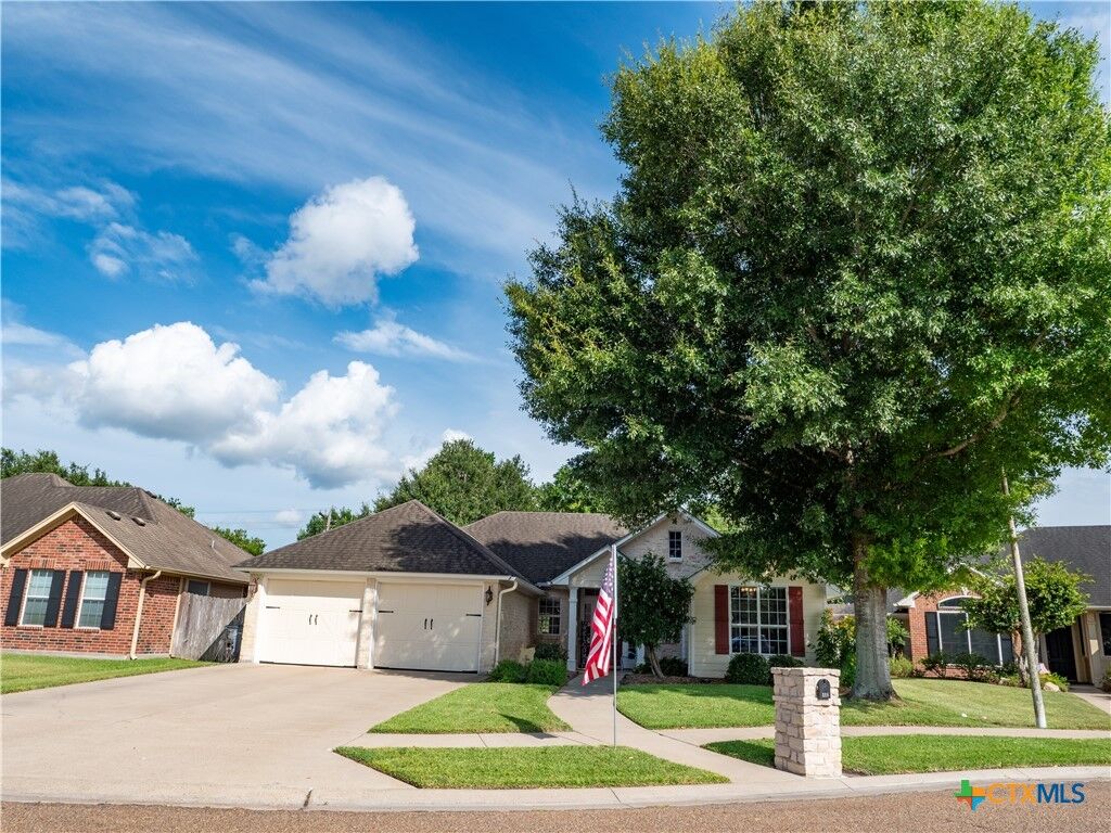 Property Photo: 318 Green Gable Drive TX 77904