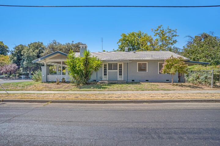 Property Photo: 1295 N Glenn Avenue CA 93728