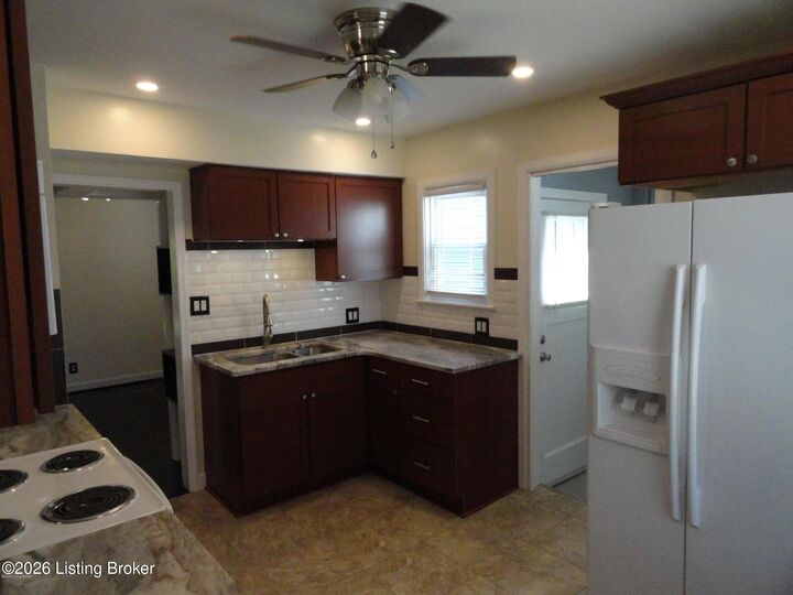 Property Photo: 502 Harris Pl KY 40222