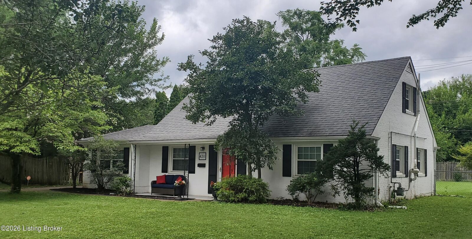 Property Photo: 4311 Lynnbrook Dr KY 40220