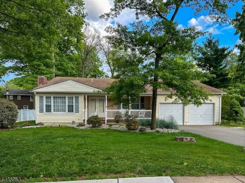 Property Photo: 9 Boxwood Rd NJ 08854