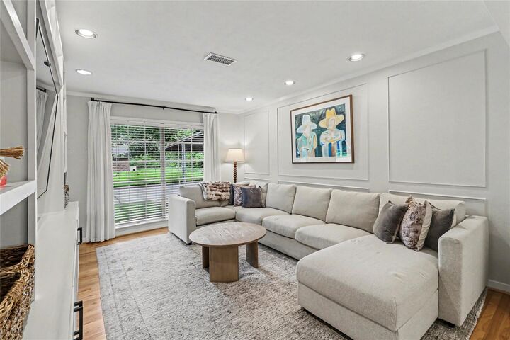 Property Photo:  2303 Bron Holly Drive  TX 77018 