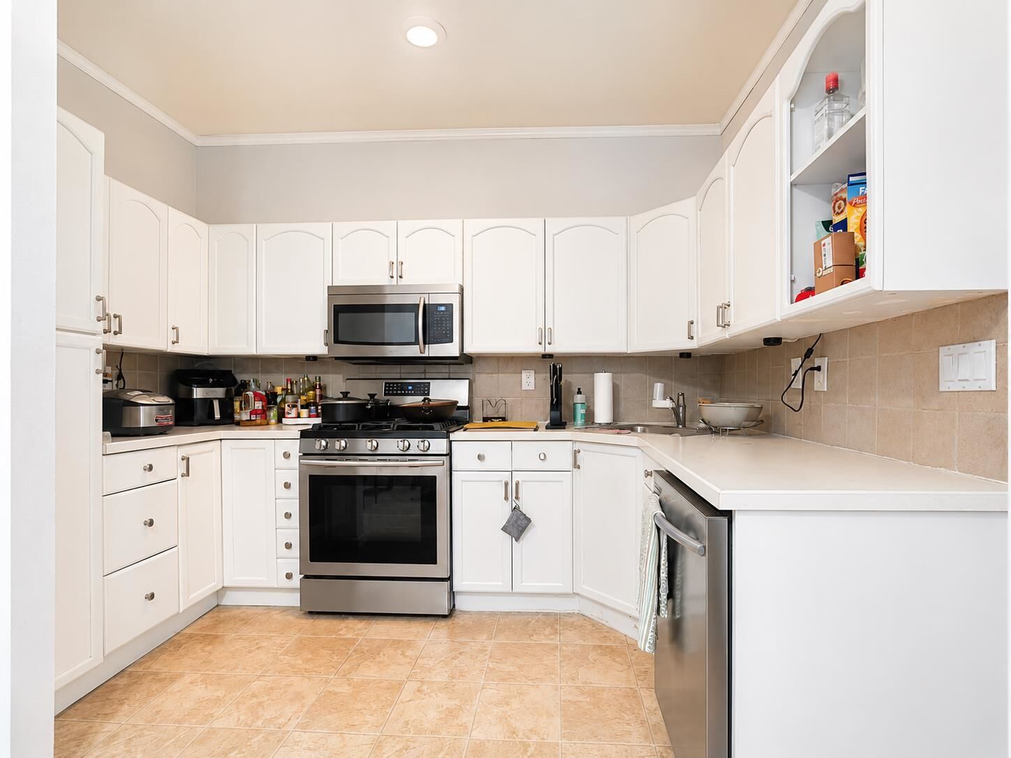 Property Photo: 803 Willow Ave 3S NJ 07030-2915