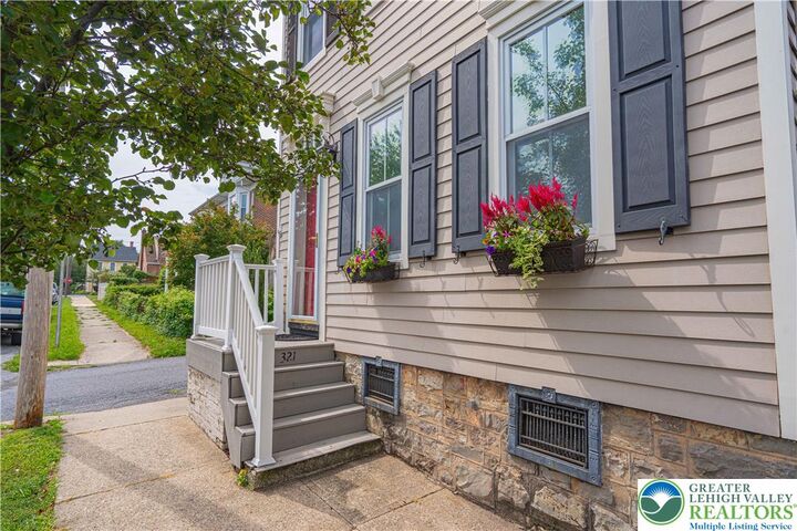 Property Photo: 321 E Wall Street PA 18018
