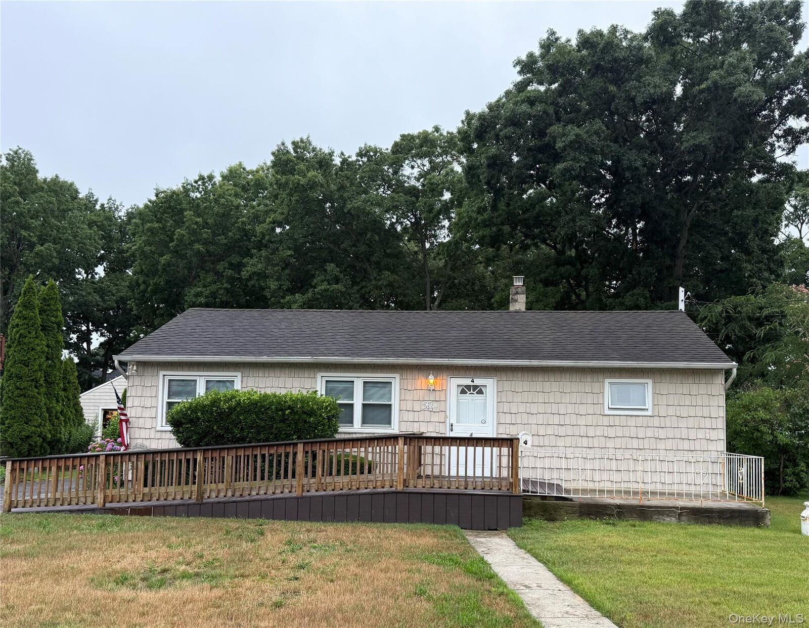Property Photo:  4 Sachs Street  NY 11706 