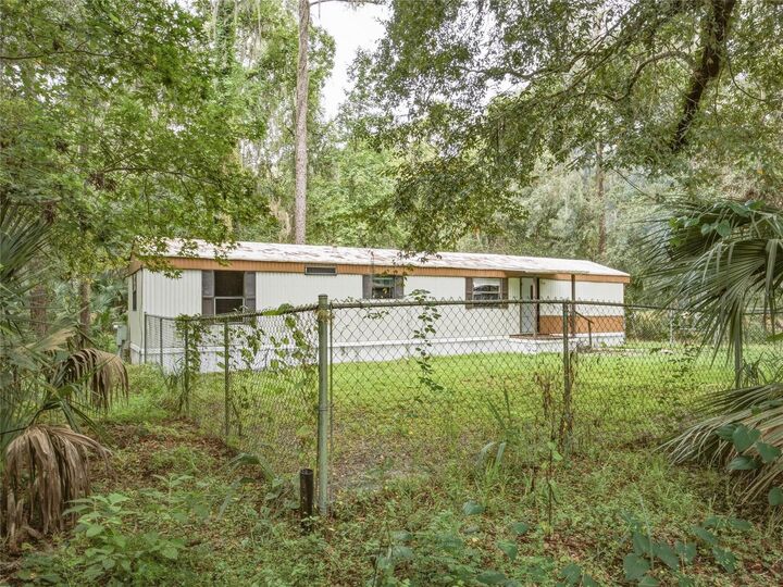 Property Photo: 3080 Cr 417 FL 33538